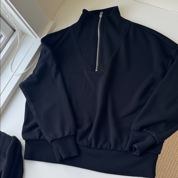 Varley Sweatsuit - Picture 2 of 8